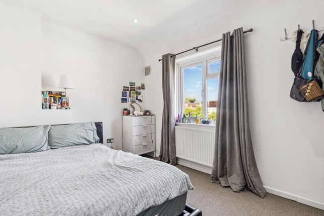 92, Bloemfontein Road, London photo 2