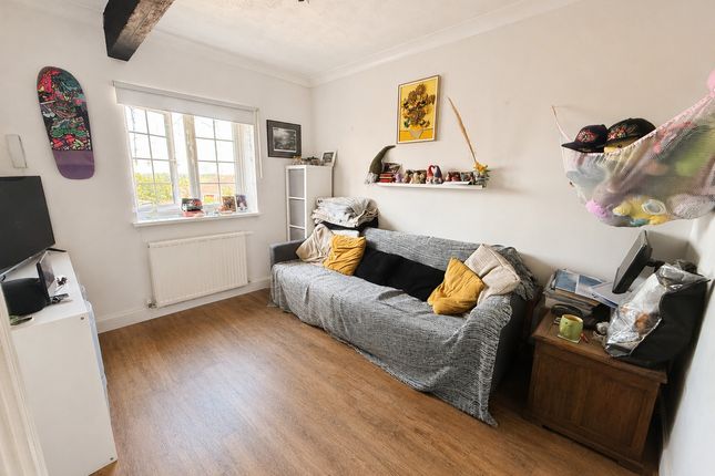 28, The Maltings, Swindon photo 2