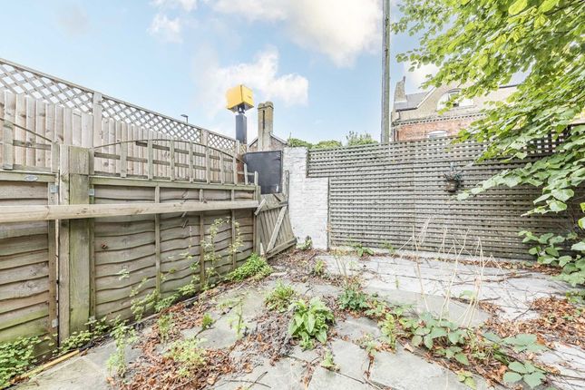 Maisonette for sale in Babington Road, London