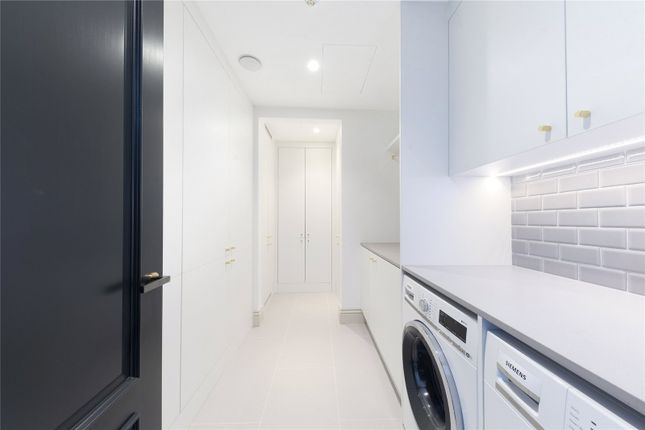 Mews house to rent in Deans Mews, London