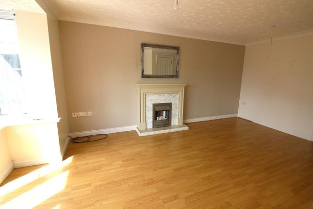 4, Paddock Close, Saltash photo 2
