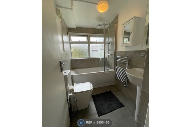 Flat  B Delamere Road, Wimbledon, London photo 4