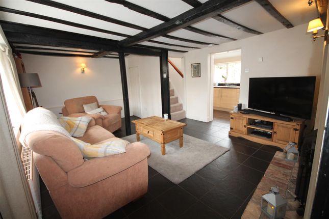 Cottage to rent in Beccles Road, Fritton, Great Yarmouth