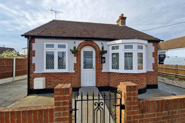 28, Feeches Road, Southend-On-Sea photo 2