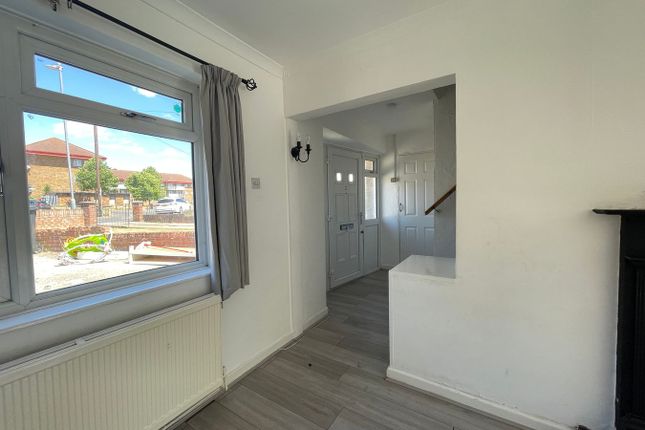 148, Manor Road, Dagenham photo 4