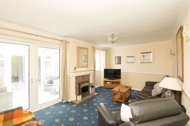 10 Waterthorpe Gardens, Sheffield photo 2