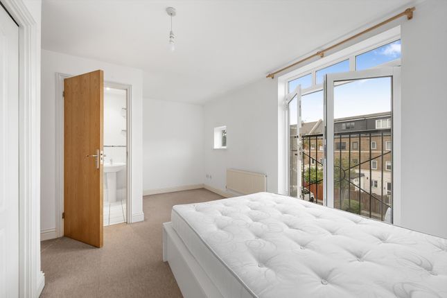 22, Tollington Way, London photo 2