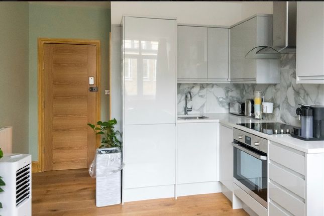 Flat to rent in Neal Street, London