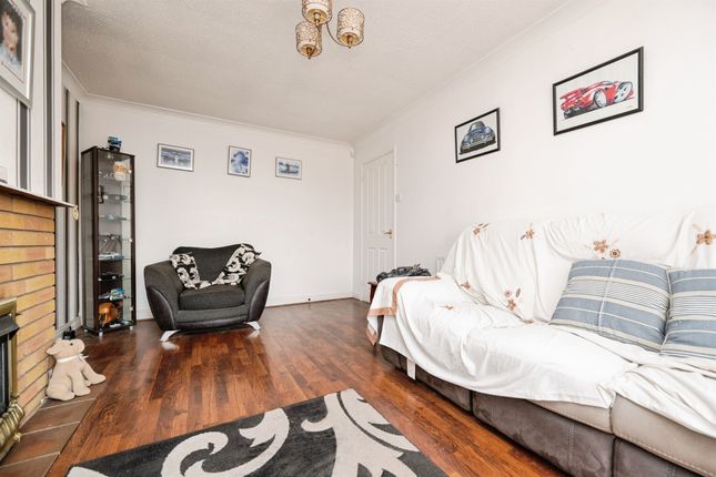 1b, Seagers Lane, Brierley Hill photo 4