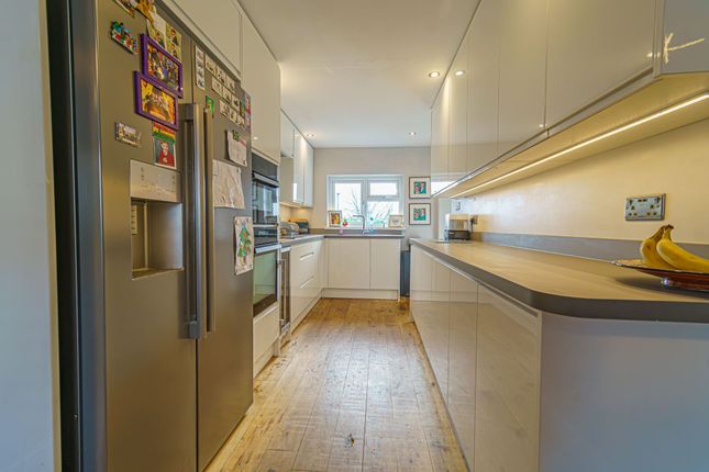 16 Walnut Drive, Newport photo 2