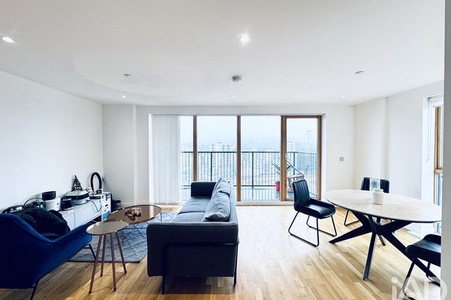 Flat Flat 803, 49, Wellington Street, London photo 4