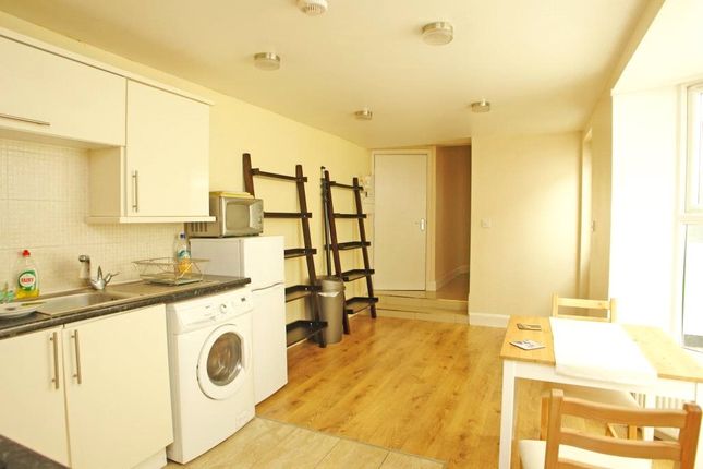 Flat to rent in Upland Road, East Dulwich, London