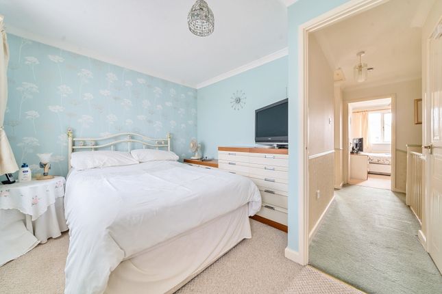 Terraced house for sale in Cotswold Way, Worcester Park