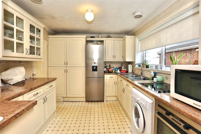 Sang-Et-Sueur, 11, Admirals Road, Southampton photo 2