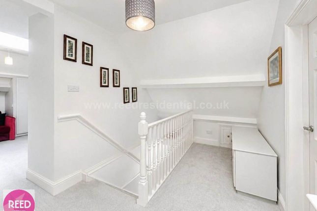 16, St. Johns Court, Westcliff On Sea photo 5