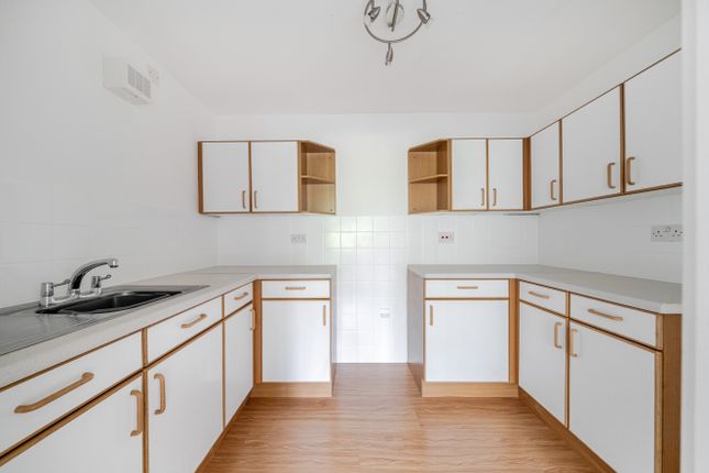 9, Allingham Court, Farncombe photo 4