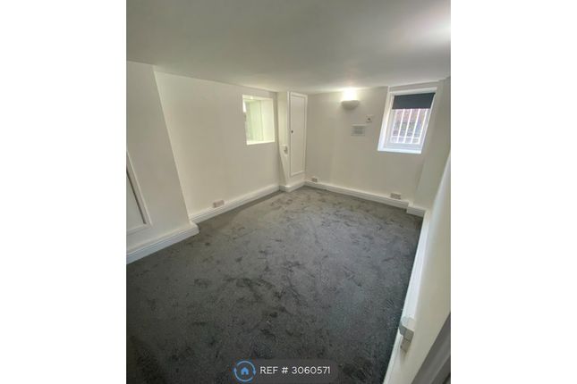 Flat    Kirkstall Lane, Leeds photo 4