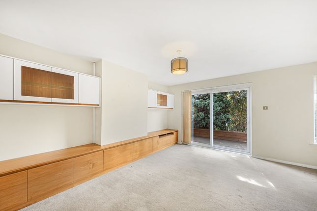 102, Leslie Road, Rayleigh photo 3