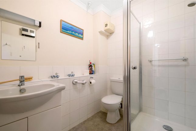 Flat for sale in Forge Close, Bromley