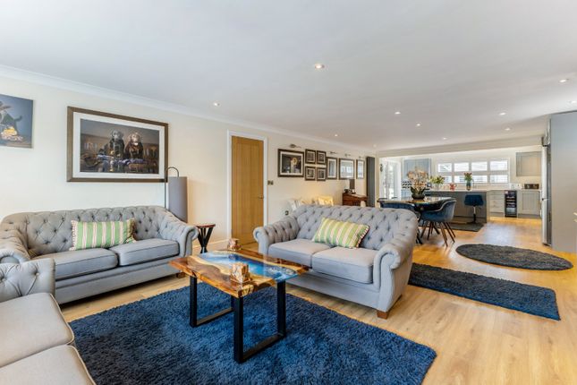 12, Bramble Rise, Surrey photo 4