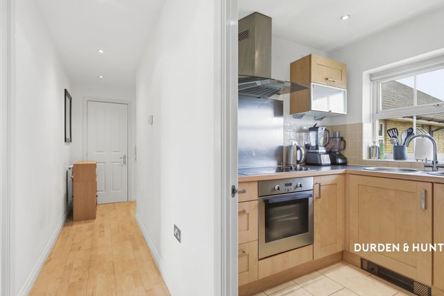 Flat 11, Oxford House 126-128 Tomswood Hill, Ilford photo 4