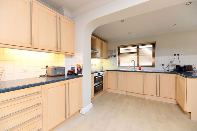 33 Mountbatten Drive, Biggleswade photo 2