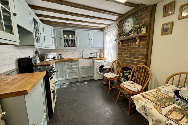 9 Deanery Place, Church Street, Godalming photo 2