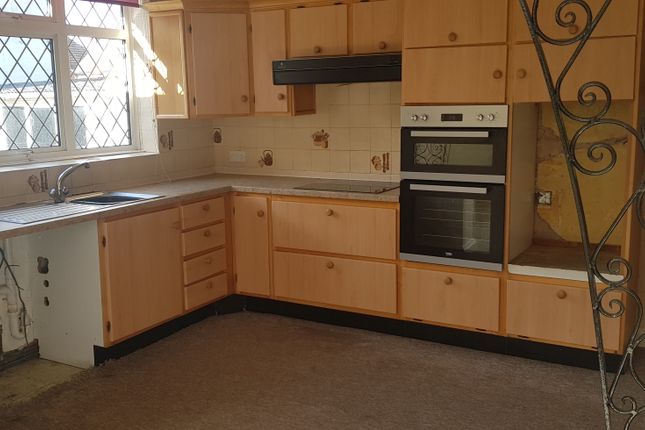 3, Hall Avenue, Rushden photo 2