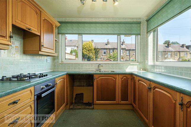 31, Adelphi Road, Huddersfield photo 2