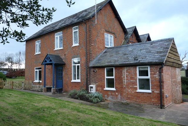 Thumbnail Country house to rent in Carters Hill, Binfield, Bracknell