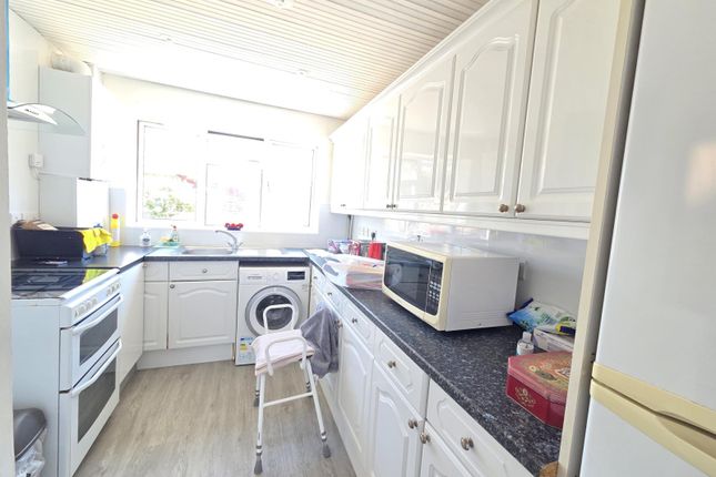 Fairmead Close, HOUNSLOW photo 3