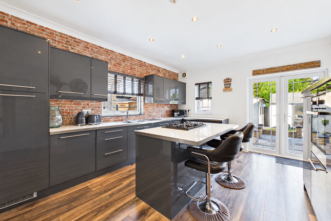 17 Clyde Avenue, Hamilton photo 4