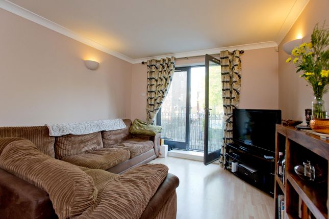 Tower Court, London photo 3