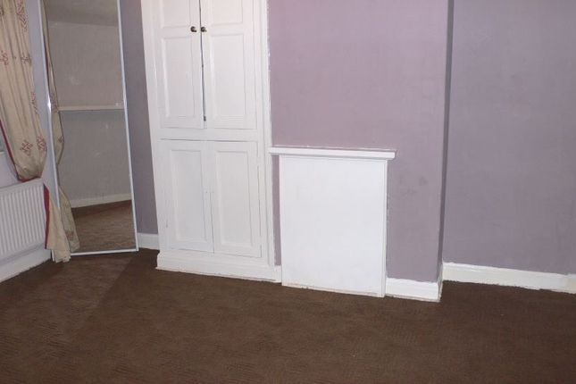 Longroyd Crescent, West Yorkshire photo 2