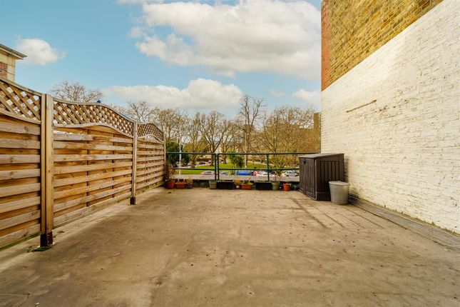 Flat for sale in The Green, Ealing