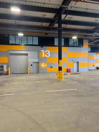 Warehouse to let in Creek Road, Barking