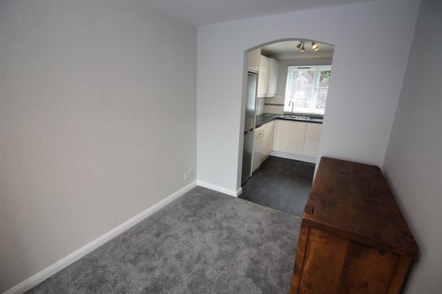 Flat to rent in Cricketers Close, Garforth, Leeds