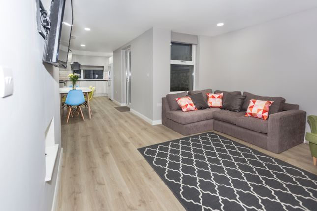 6-bed terraced on 45, Thesiger Street, Cardiff, £3,420/mo