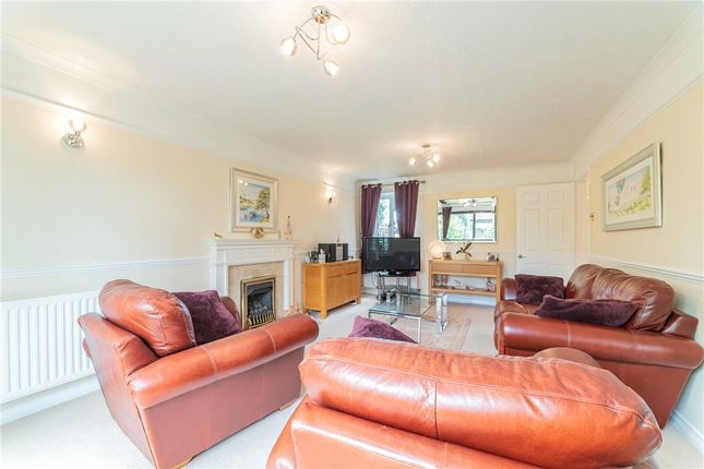 7, Bacon Close, Sandhurst photo 4