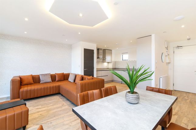 Flat to rent in Hexagon Court, London