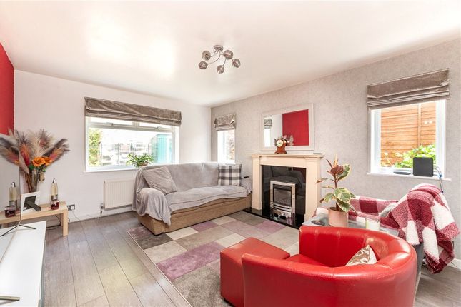 7, Leyburn Grove, West Yorkshire photo 2