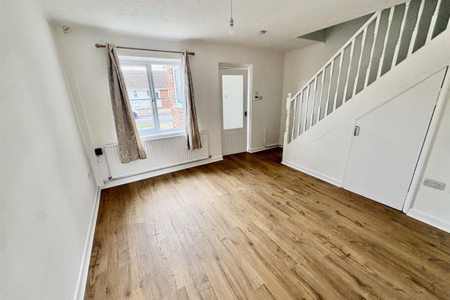 2, Alveston Close, Swindon photo 2