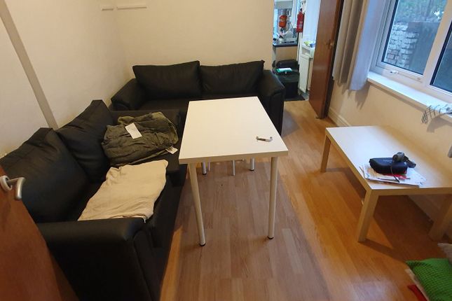 32 Mackintosh Place, Cardiff photo 5