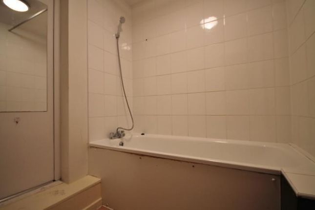 Dunmow Close, Feltham photo 4