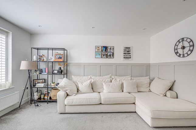 25, Shallows Avenue, Southend-on-sea photo 4