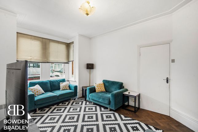 129 Auckland Road, Ilford photo 4