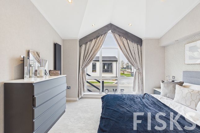 4, Oyster Drive, Canvey Island photo 3
