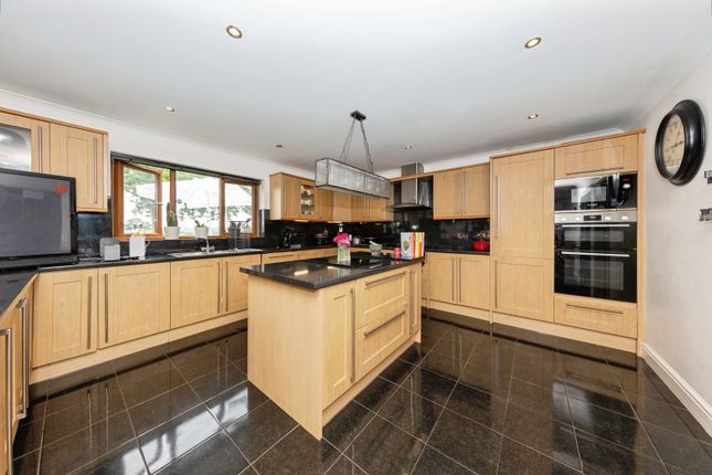 10, Clos Nathaniel, Carmarthen photo 3