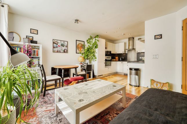 Flat for sale in Queen Square Apartments, Bell Avenue, Bristol