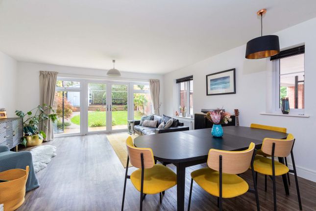 4, Vicarage Mews, Maidenhead photo 4